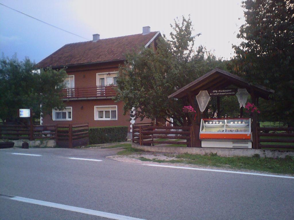 Gacka Rooms Vrhovine Exteriör bild