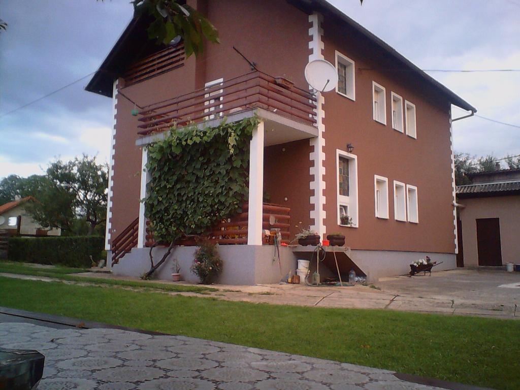 Gacka Rooms Vrhovine Exteriör bild