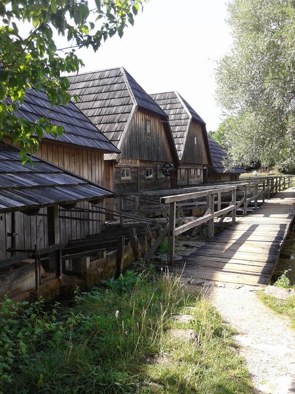 Gacka Rooms Vrhovine Exteriör bild