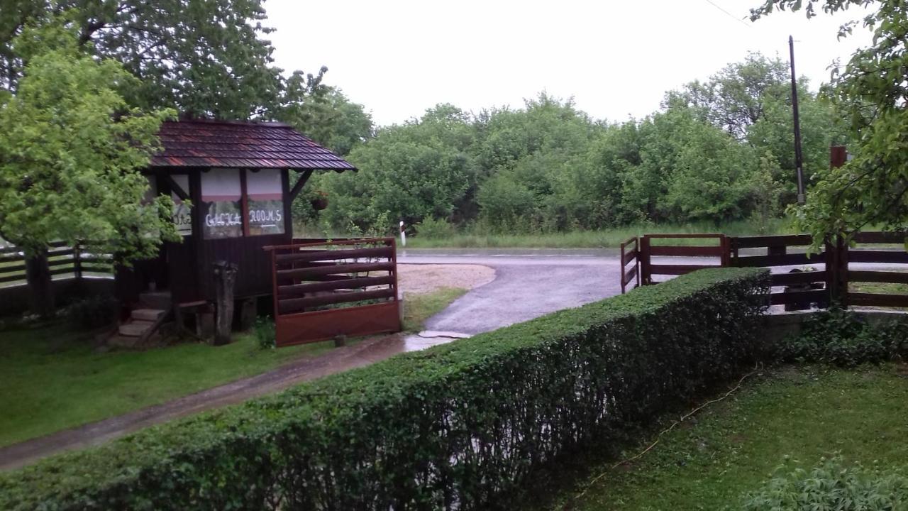 Gacka Rooms Vrhovine Exteriör bild
